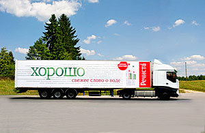 На улицах Нижнего Новгорода и дорогах Нижегородской области появились грузовые автомобили с заметной оригинальной бортовой рекламой воды «Речиста».
